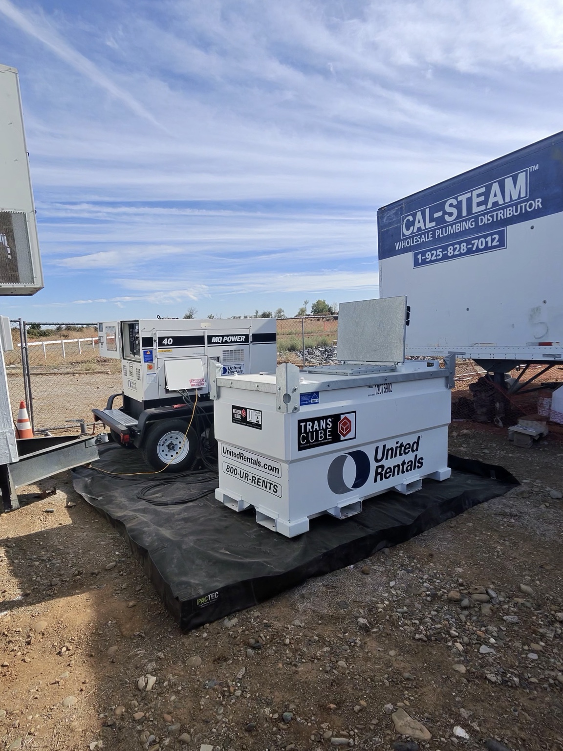Jobsite diesel storage tank beside a portable generator